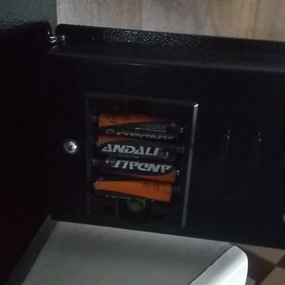 Safe - Picture 4 of 4